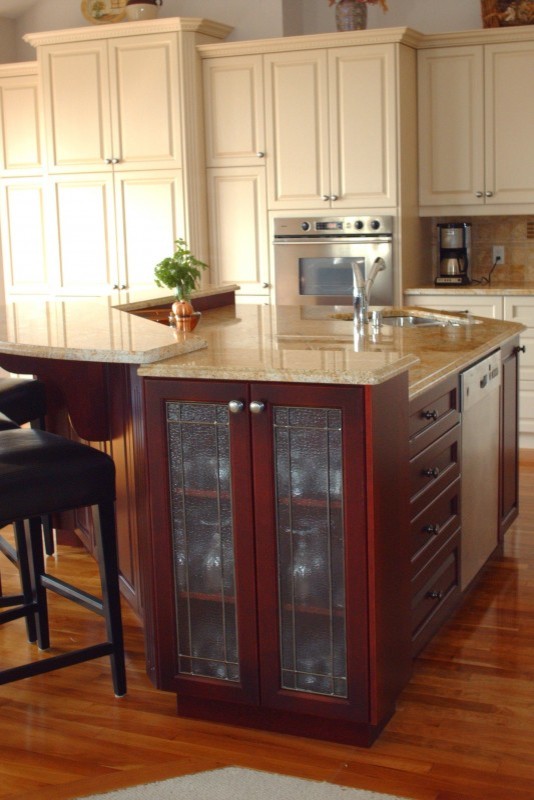 Kitchen - kitchen idea in Toronto