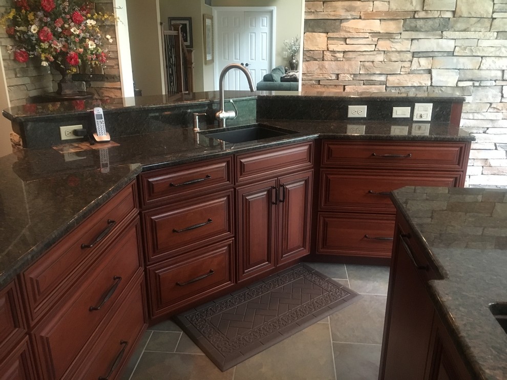 Kitchen - transitional kitchen idea in Cincinnati