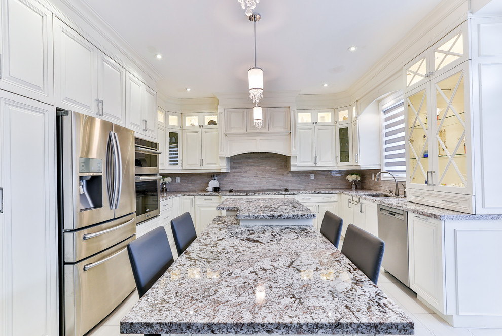 Inspiration for a transitional kitchen remodel in Toronto