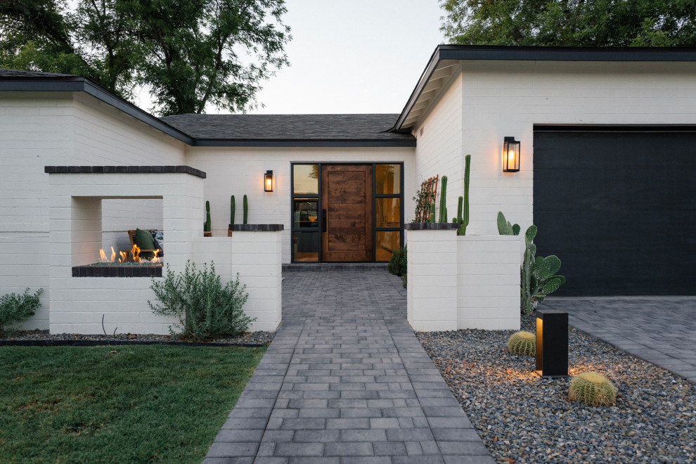 Home design - transitional home design idea in Phoenix