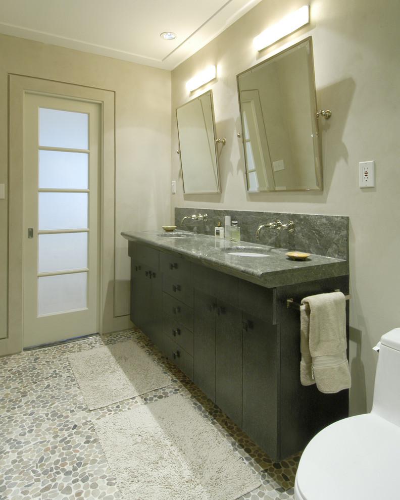 Example of a transitional home design design in DC Metro