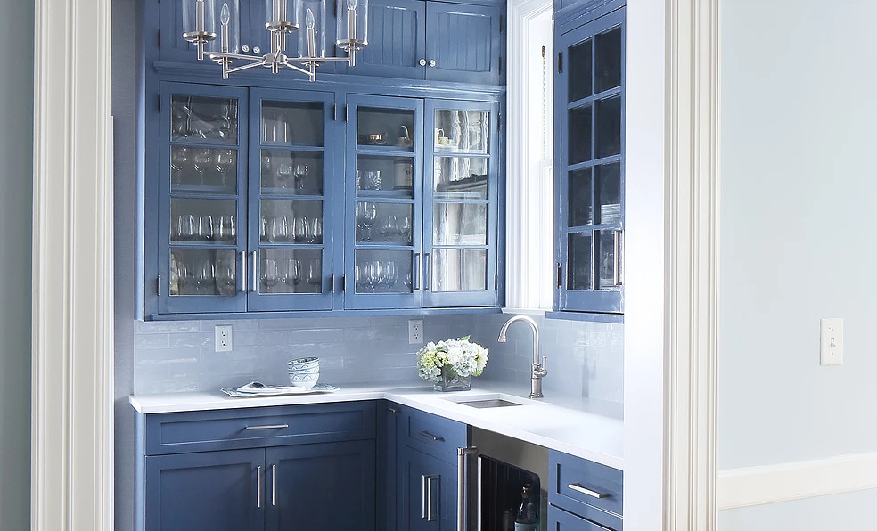 Kitchen - transitional kitchen idea in New York