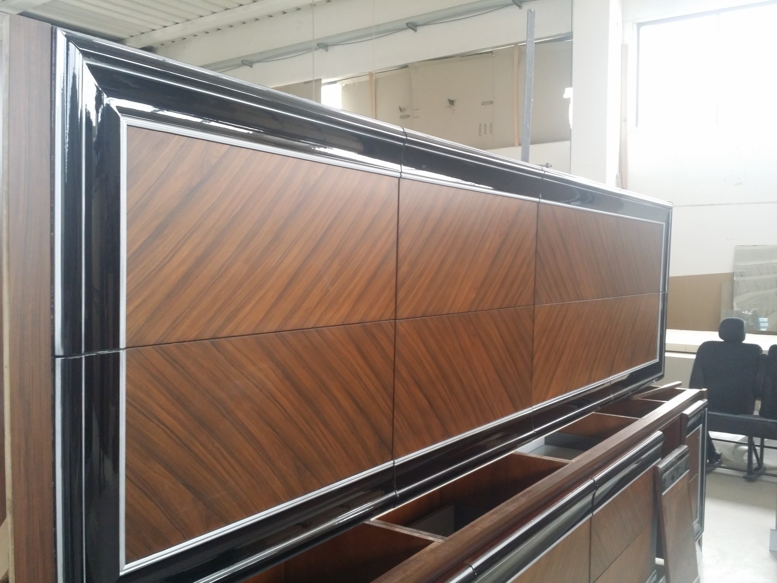 Квартира в темных тонах