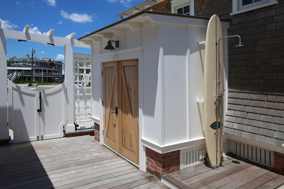 Photo of a small beach style attached shed and granny flat in Philadelphia.