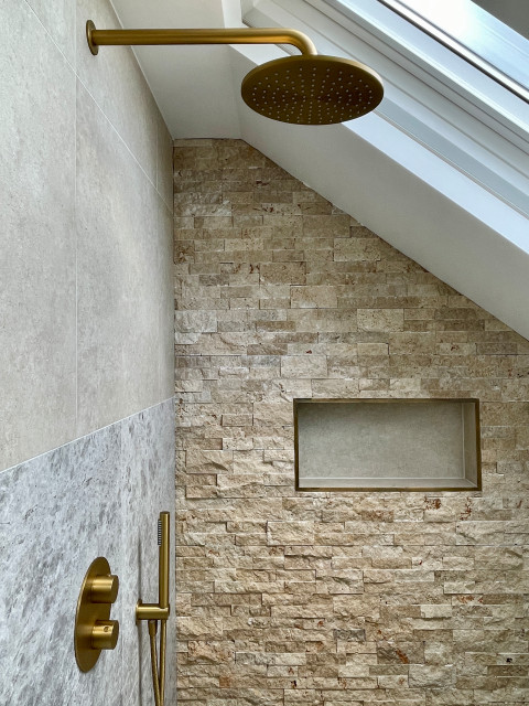 Tactile Minimalism (Loft Conversion)ba trendy-badevaerelse