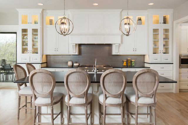 Coastal Chic Custom Home stile-marinaro-cucina