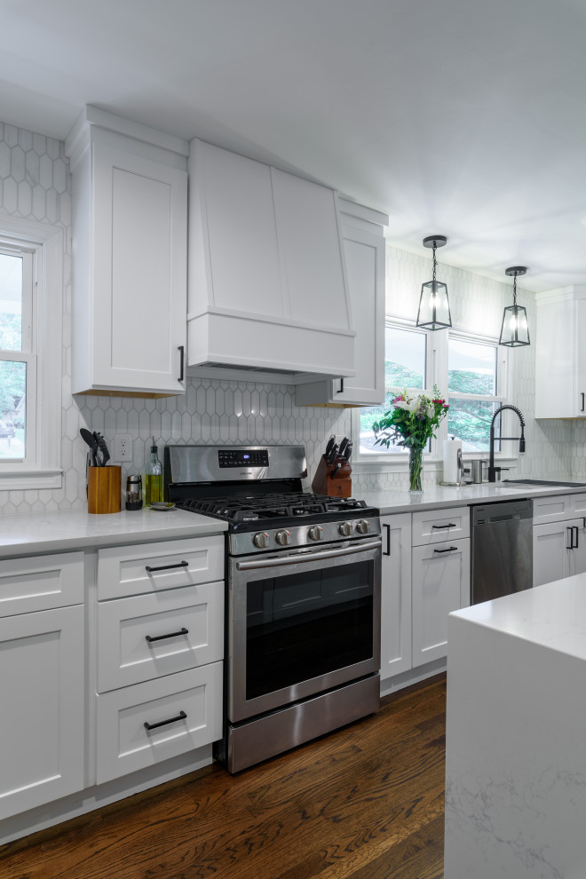 Inspiration for a transitional kitchen remodel in Atlanta