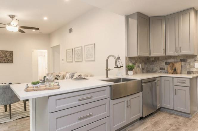 Kitchen - kitchen idea in Austin