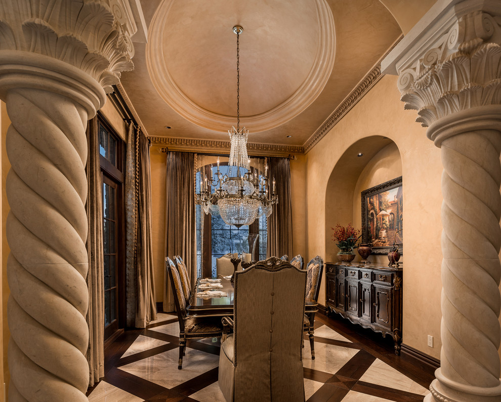 villa mansion dining room