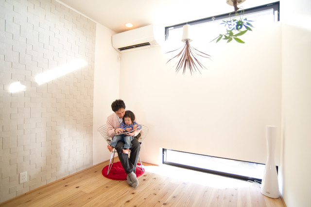 家族が集まりたくなるLDK skandinavisch-wohnzimmer