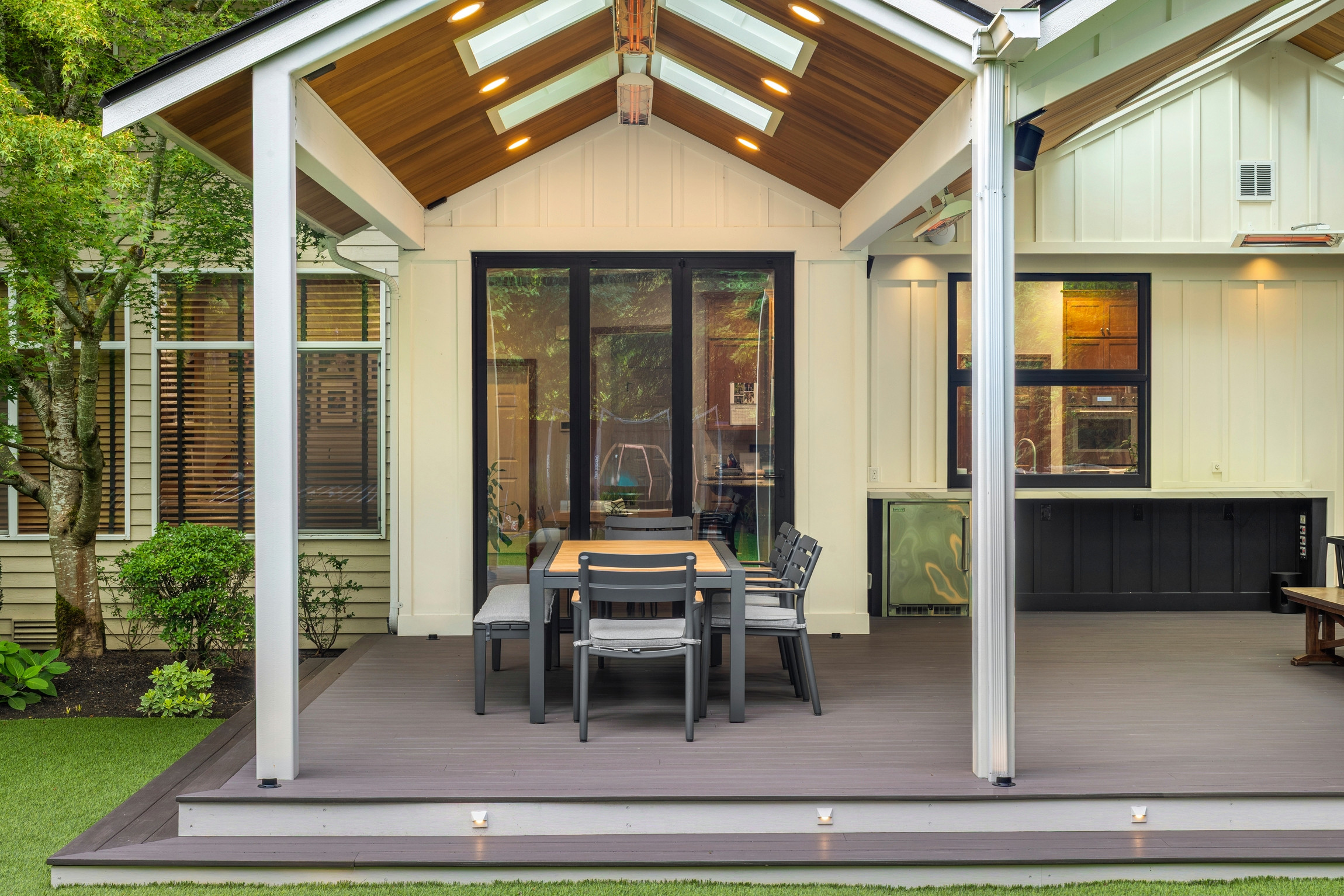 Sammamish Contemporary Outdoor Living
