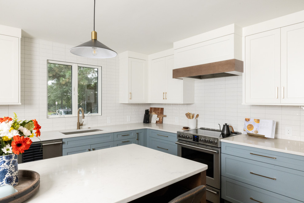 Kitchen - transitional kitchen idea