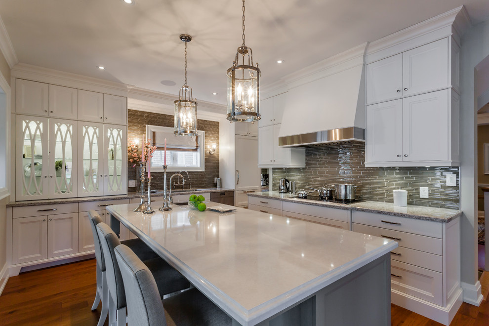 Kitchen - transitional kitchen idea in Toronto