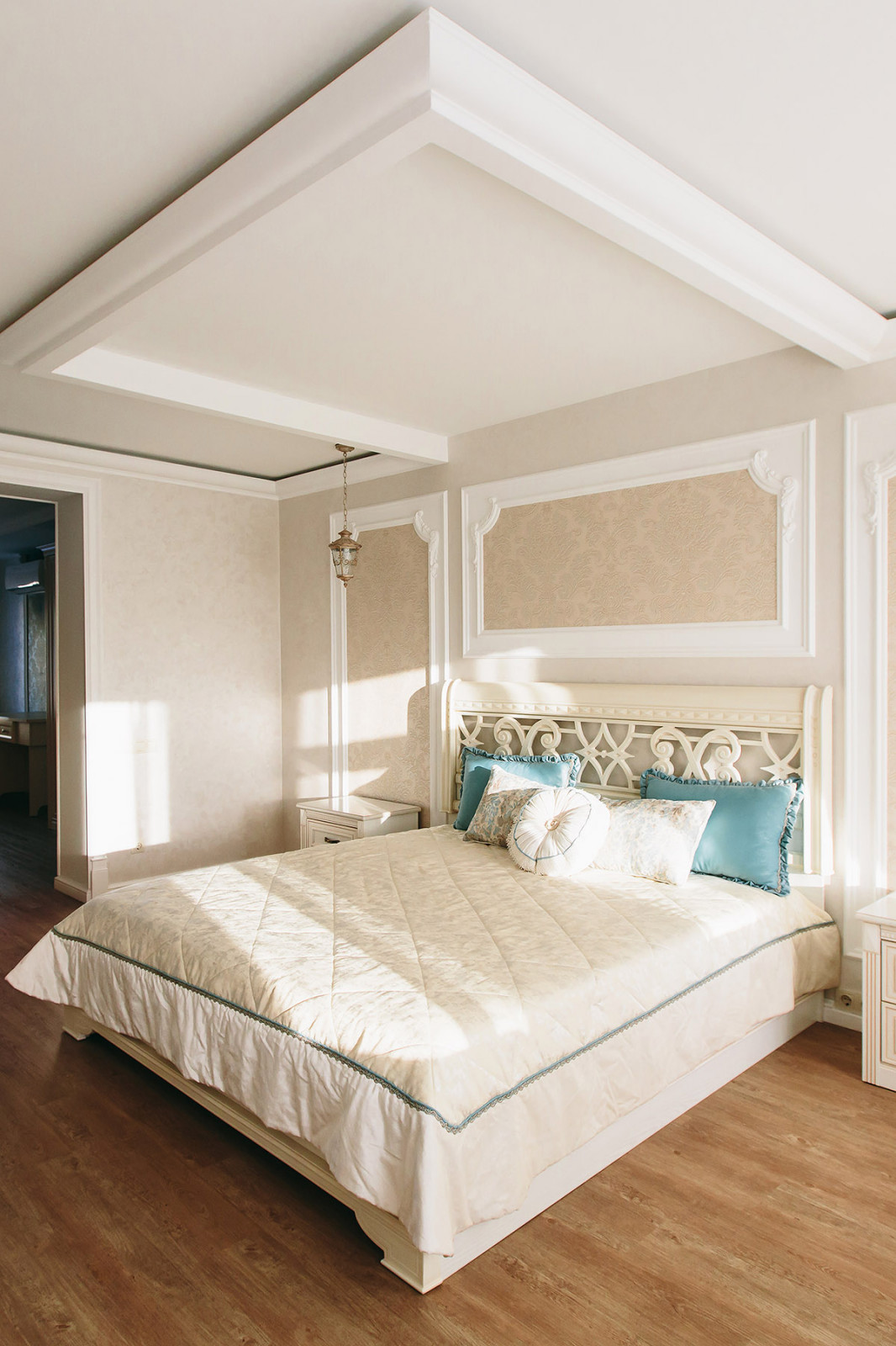 Реализация:Классика с нотками востока в бирюзе