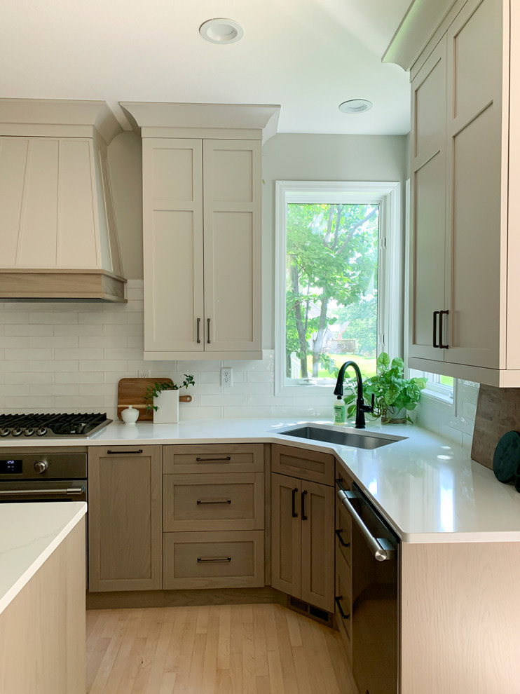 Transitional kitchen photo in Minneapolis