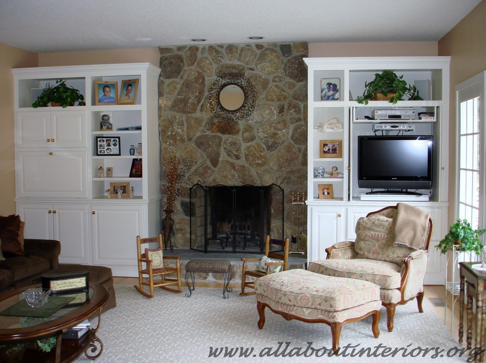 This is an example of an eclectic family room in Bridgeport.