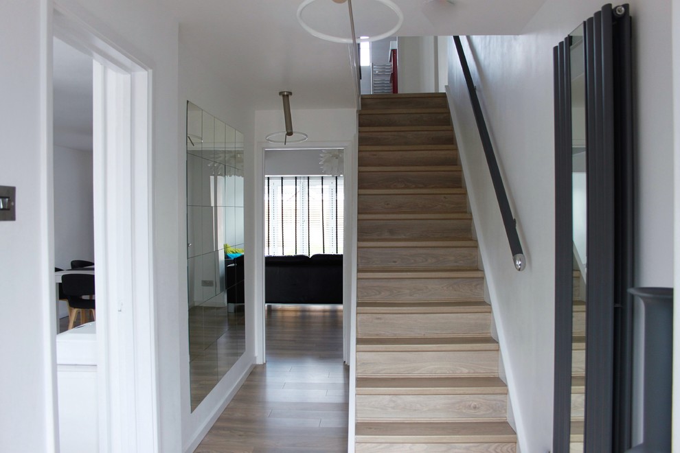 Design ideas for a mid-sized contemporary staircase in Buckinghamshire.