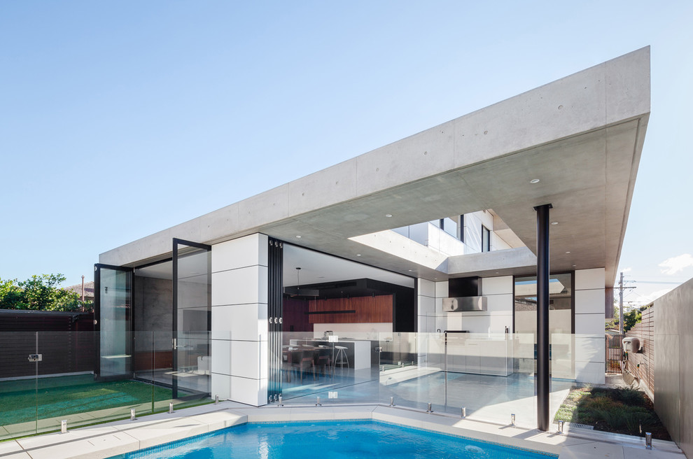 This is an example of a contemporary two-storey concrete white exterior in Sydney with a flat roof.