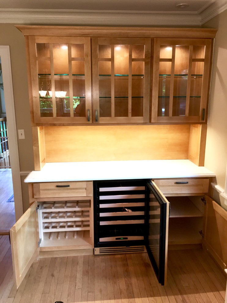 Example of a mid-sized arts and crafts home design design in Chicago