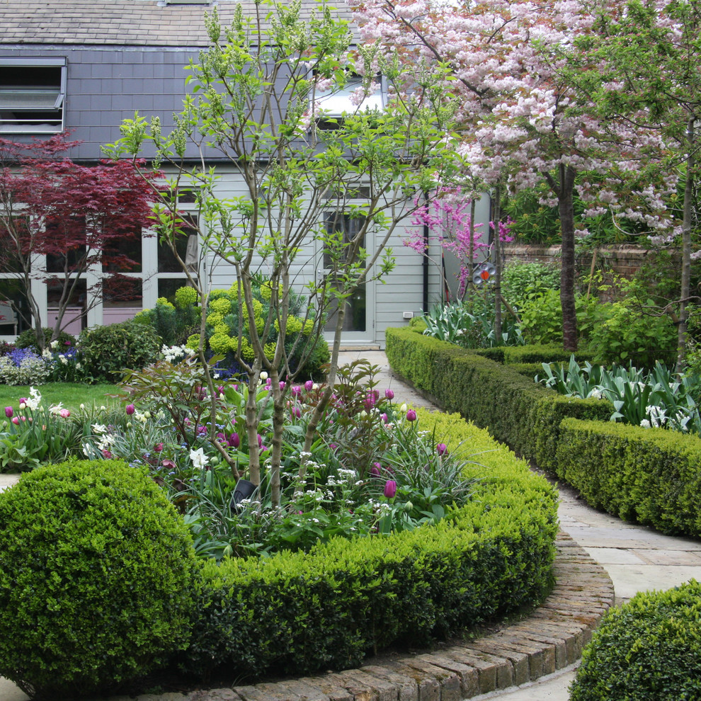 Design ideas for a classic garden in London.