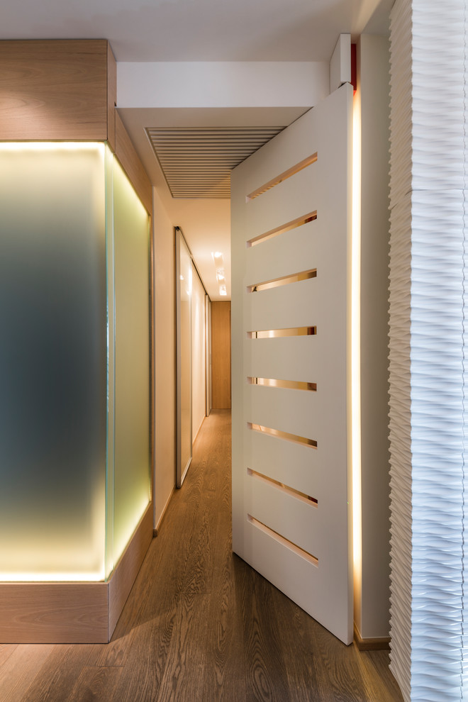 Design ideas for a contemporary hallway in Bari.