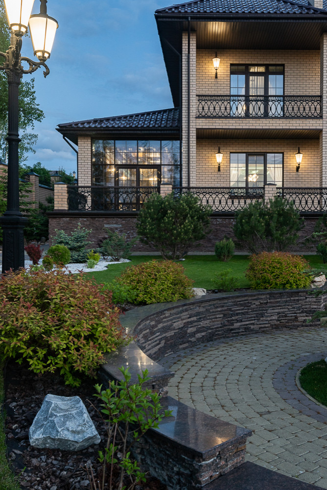 ДОМ НА ХОЛМЕ