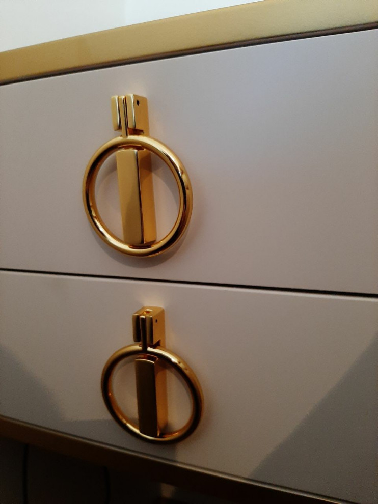 Тумбочки с золотой каемочкой