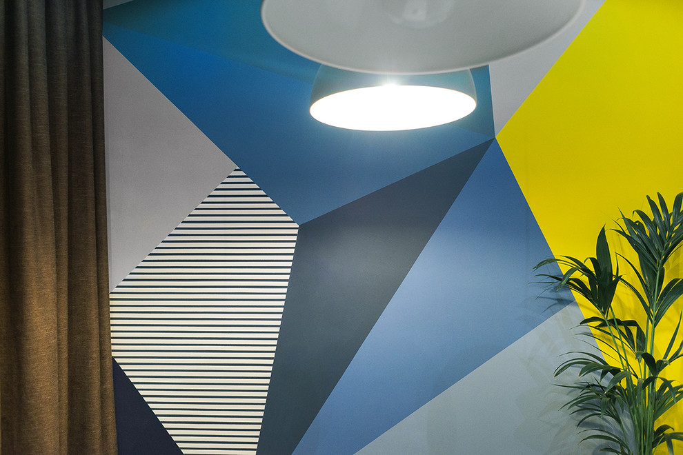 Интерьерная съемка оформления стены в переговорной для дизайн студии.