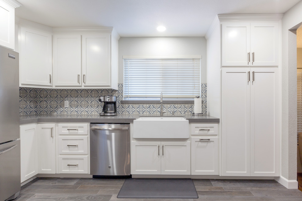 Contemporary single-wall eat-in kitchen in Sacramento with a farmhouse sink, white cabinets, quartzite benchtops, mosaic tile splashback, stainless steel appliances, no island and grey benchtop.