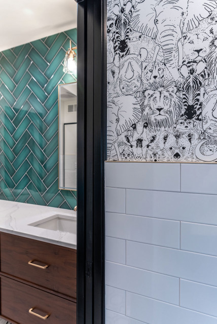 Moody Green mid-century-badezimmer
