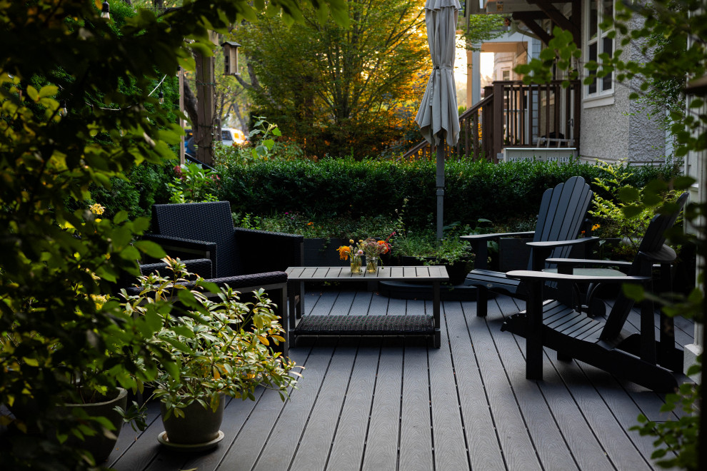 Photo of a contemporary deck in Vancouver.