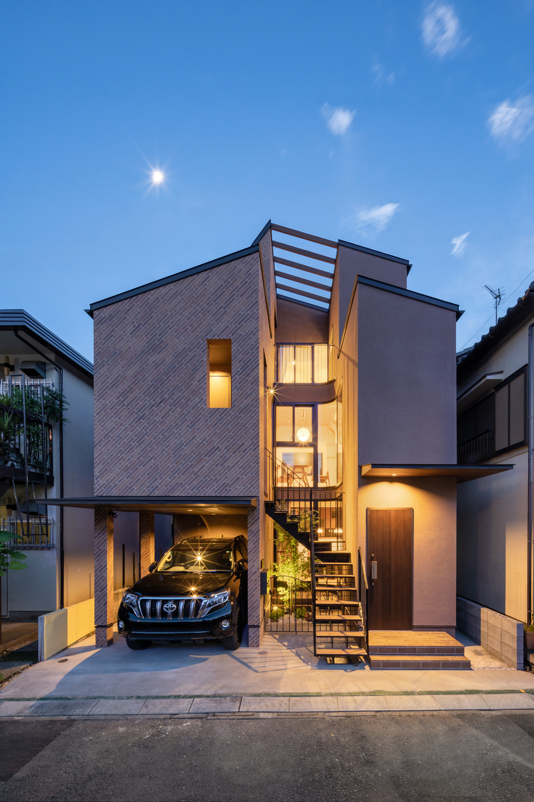 おしゃれなコの字型の家の画像 - 2021年10月  Houzz (ハウズ)