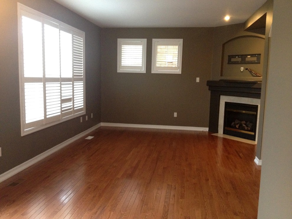 Example of a transitional home design design in Toronto
