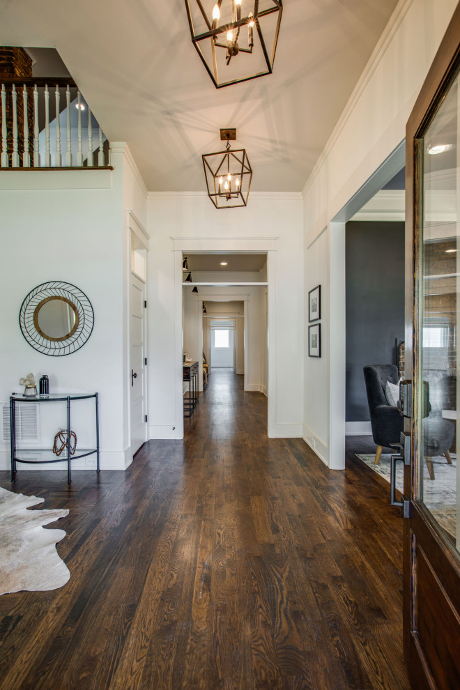 Design ideas for a traditional hallway in Nashville.