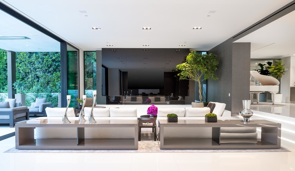 Minimalist living room photo in Los Angeles