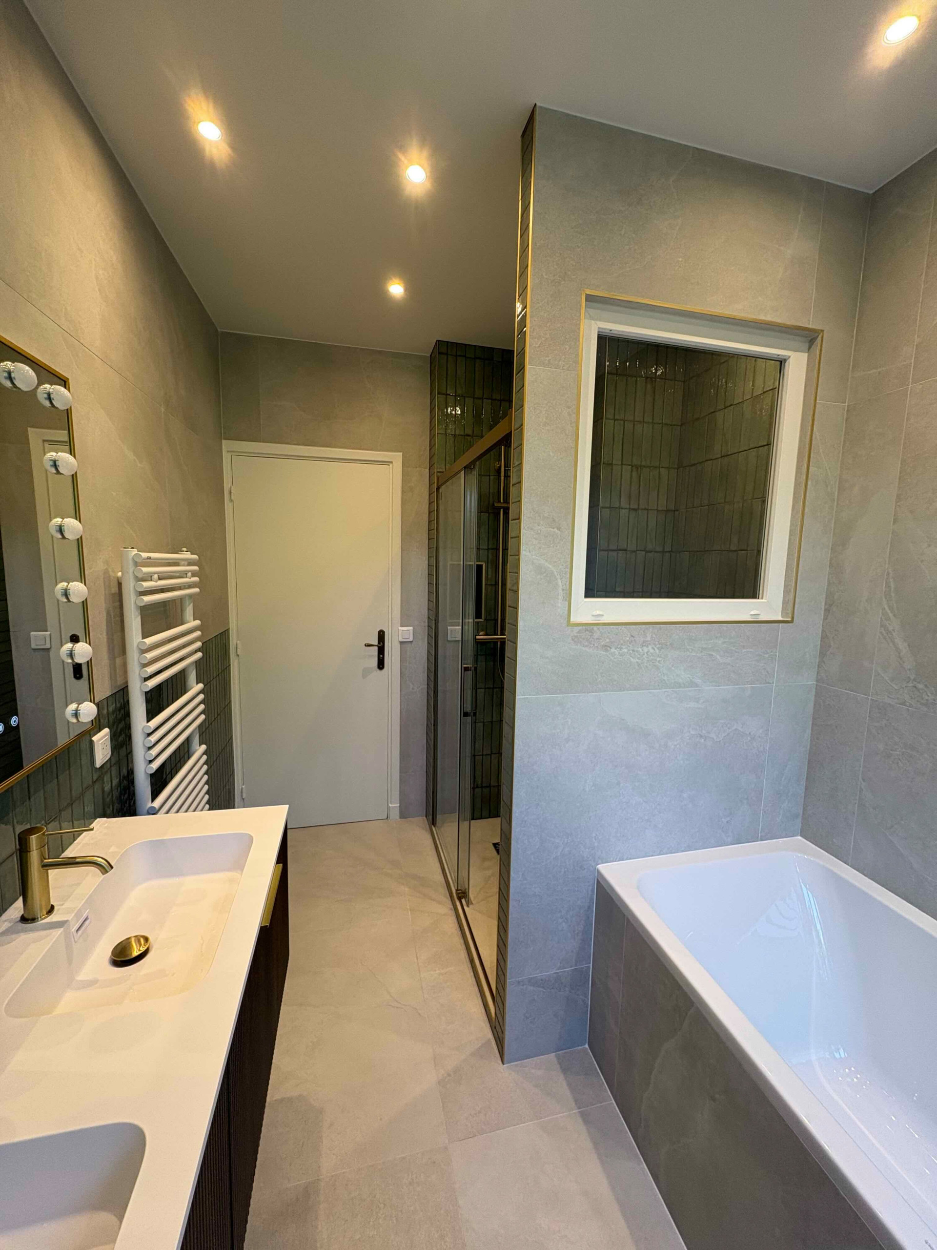 Salle de bain italienne en Zellige vert
