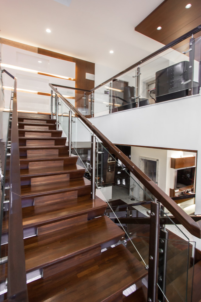 Design ideas for a contemporary staircase in Bengaluru.