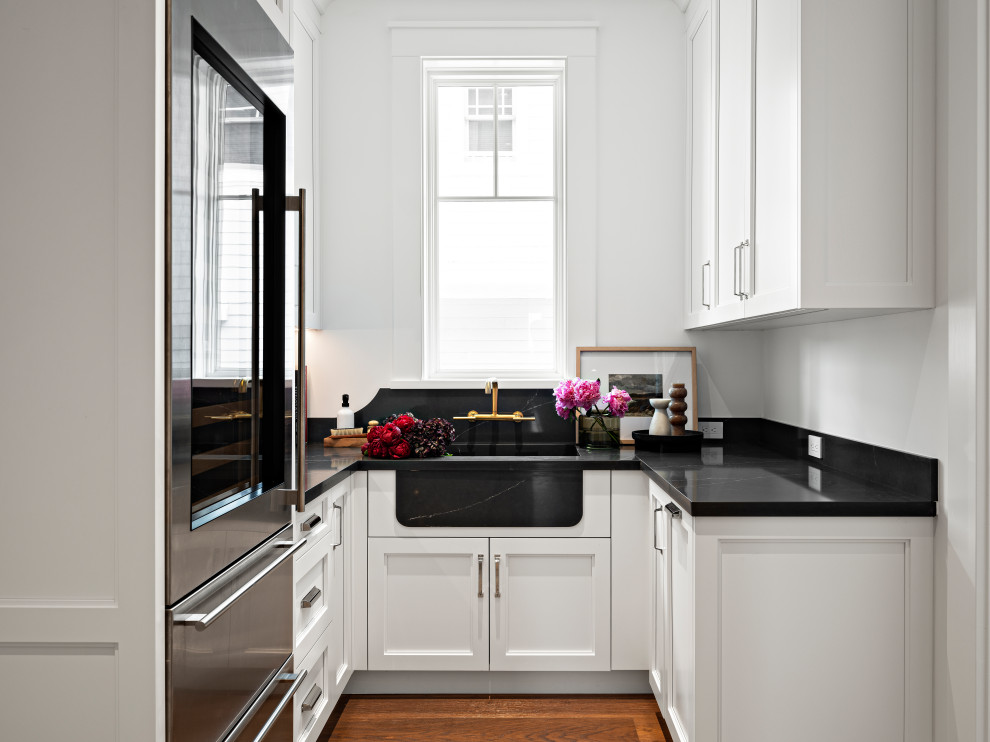 Example of a transitional home design design in Miami