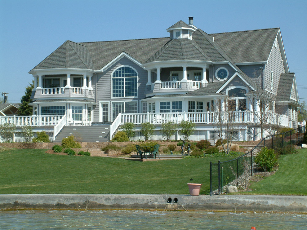 Design ideas for a large beach style two-storey grey exterior in Chicago with vinyl siding.