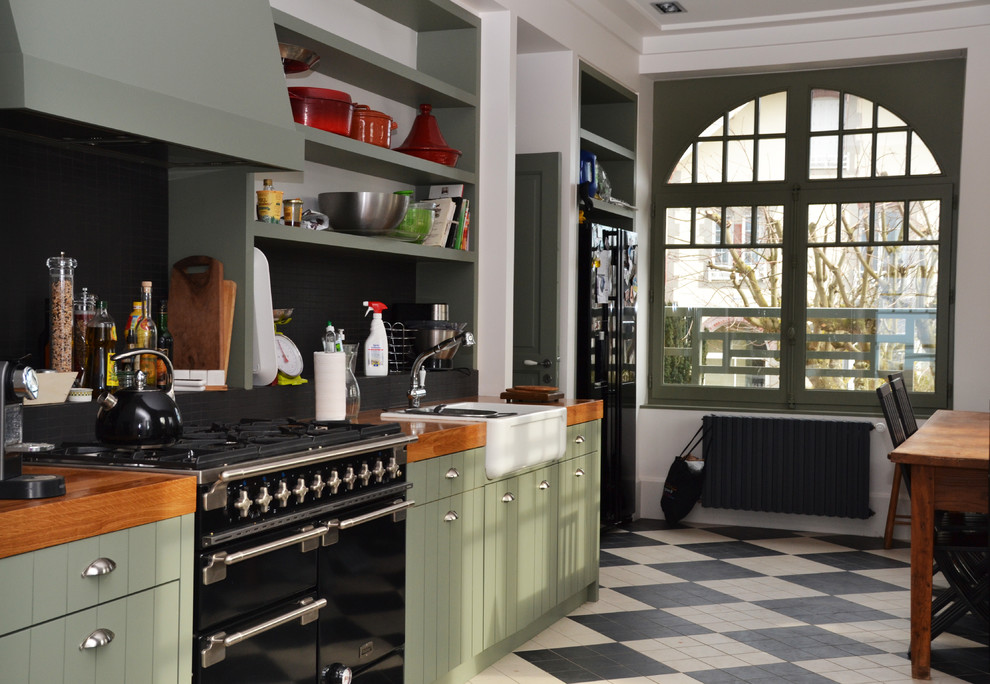 This is an example of a contemporary kitchen in Le Havre.
