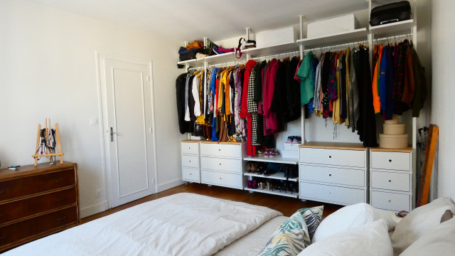 Chambre Parentale avec Dressing ouvert retro-dormitorio