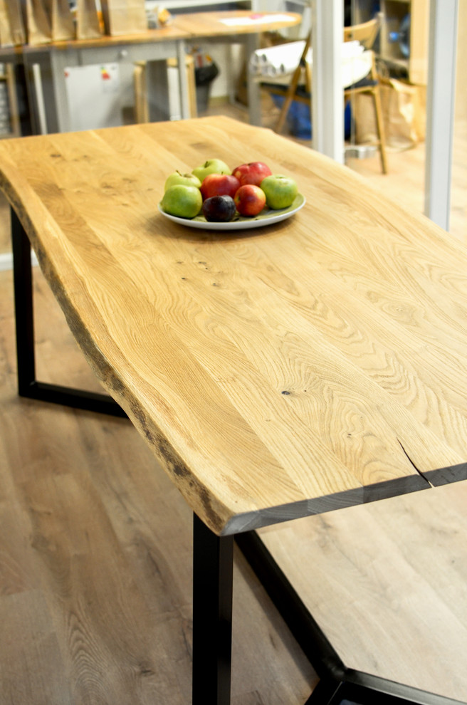 Стол в переговорку из дуба