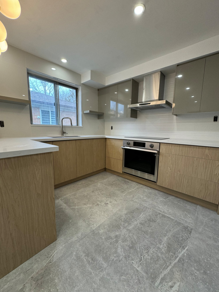 Kitchen - modern kitchen idea in Toronto
