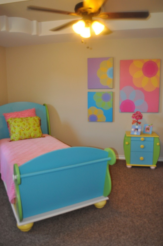 Transitional home design photo in Austin