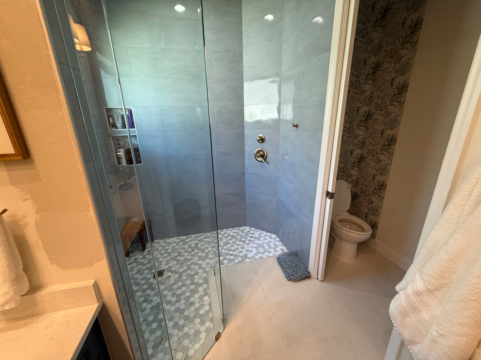 Modern Walk in Shower Retreat