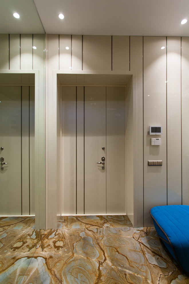 Глянцевая прихожая в пентхаус в самом центре Москвы