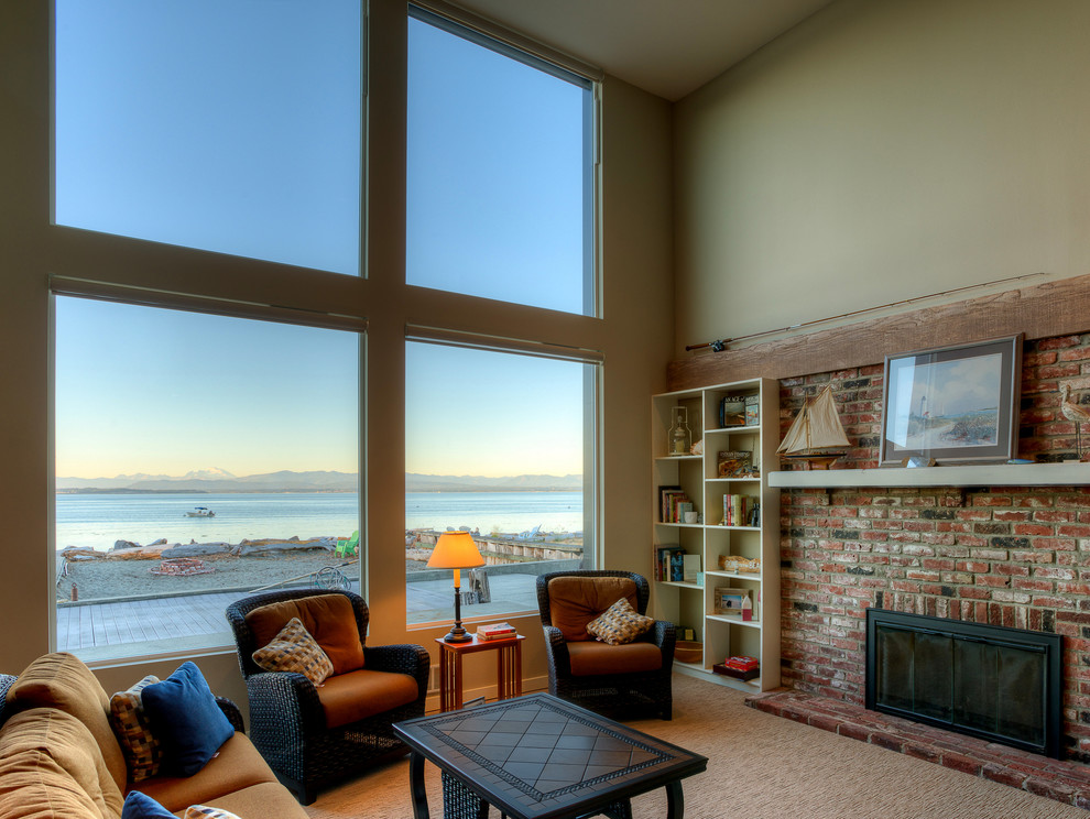 Beach style home design in Seattle.