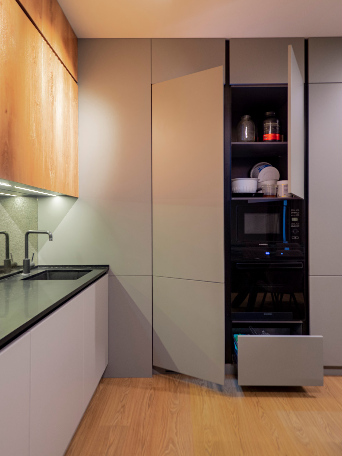 Стильная кухня в минималистичном стиле