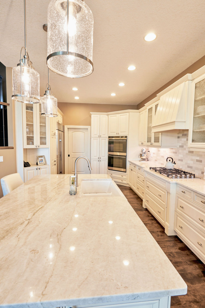 Inspiration for a transitional kitchen remodel in Calgary