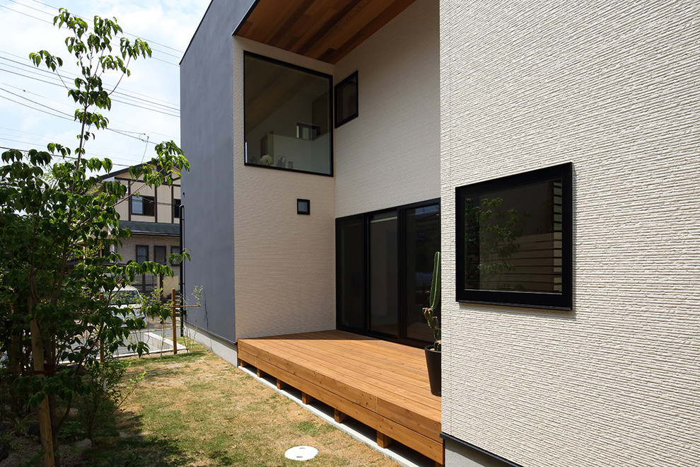 他の地域にあるモダンスタイルのおしゃれな縁側・ポーチの写真